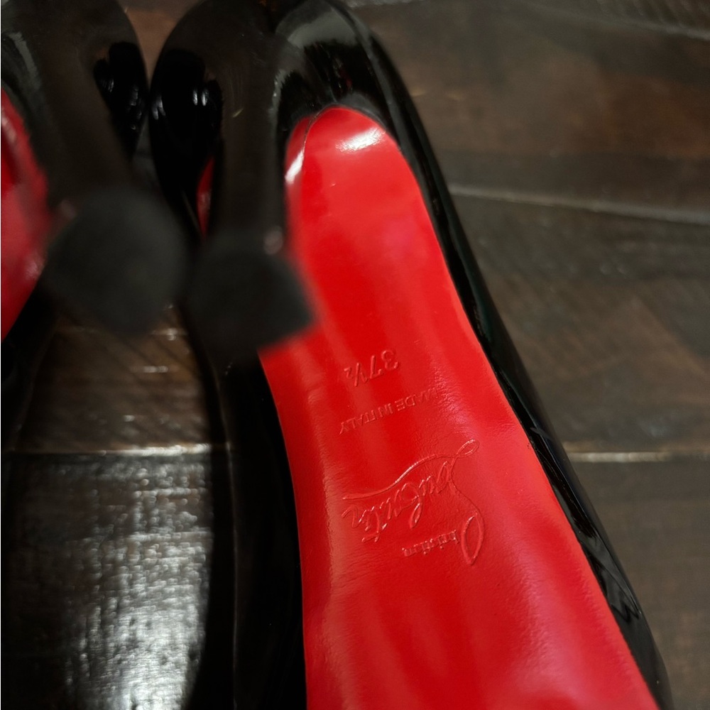 Christian Louboutin Bianca 140 Black Patent leather Pumps!
5” heels, 37.5 - Picture 8 of 9